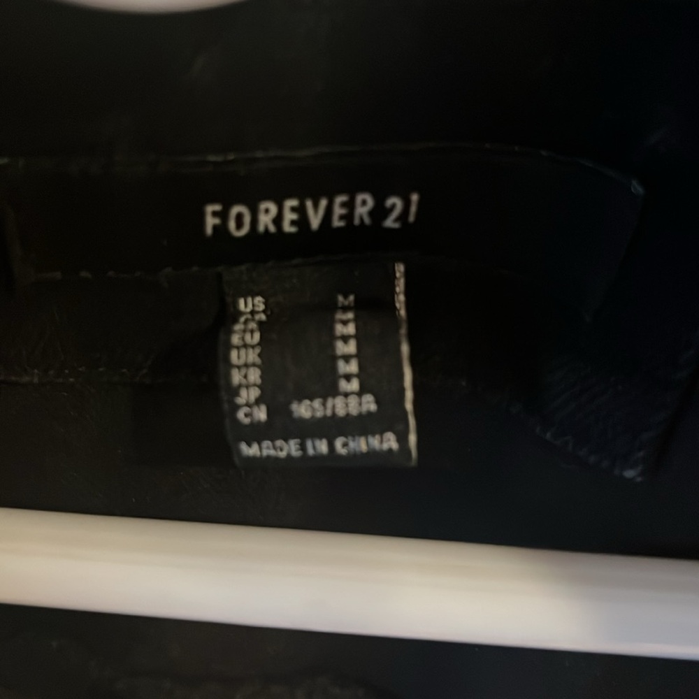 Forever 21 medium black jean jacket - Picture 6 of 6